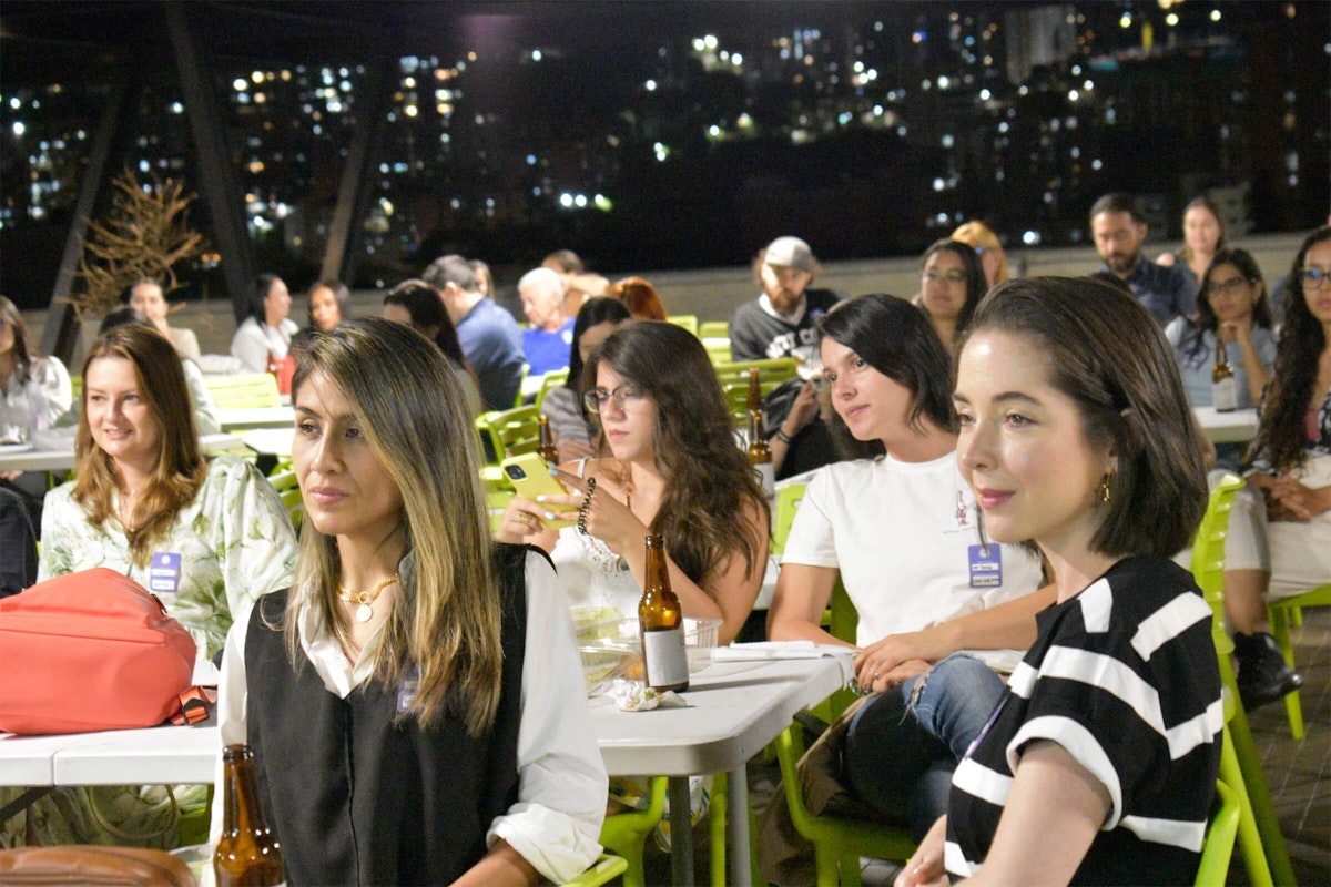 emprendermujer Mujeres participando en actividad de emprendedoras